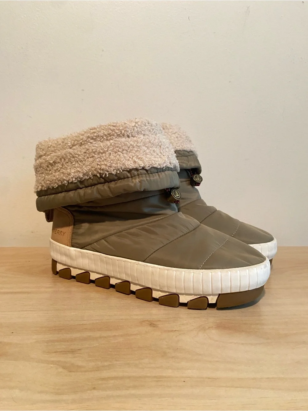 Sperry Women’s Size 7 Olive Green Puffer Faux Fur Winter Boots